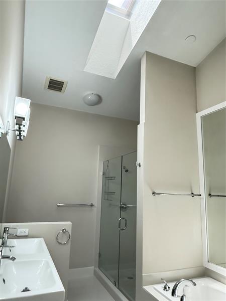 Building Photo - 4105 Carriage Dr