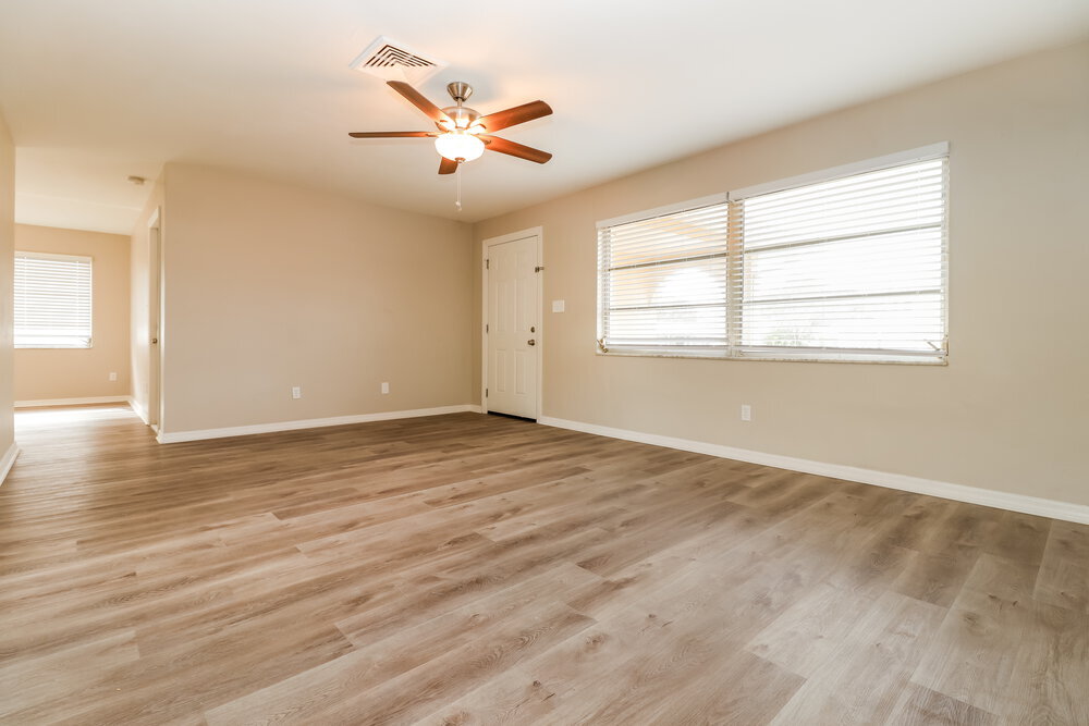 Building Photo - 2319 Surrey Ln