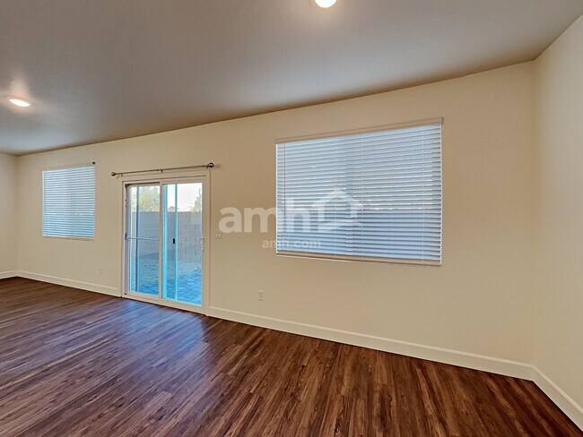 Building Photo - 6051 Schmidt St