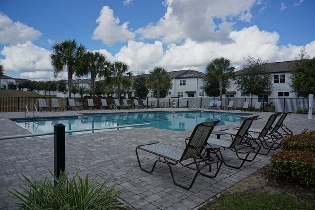 Building Photo - 253 Mandovi St