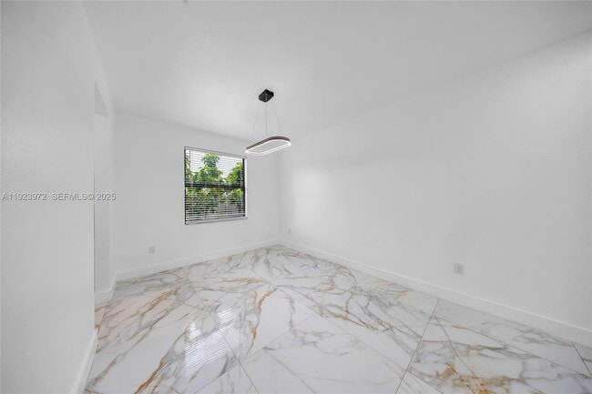 Building Photo - 268 NE 210th Way