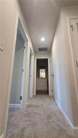 Building Photo - 12 Downing Dr