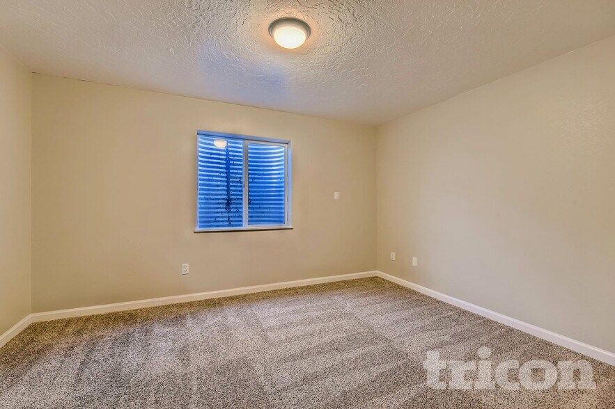 Building Photo - 115 N 42nd Ave