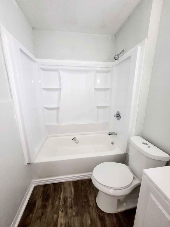 Building Photo - 1001 S Main St