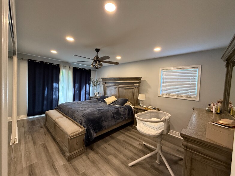 Building Photo - 10231 Hawthorne Dr