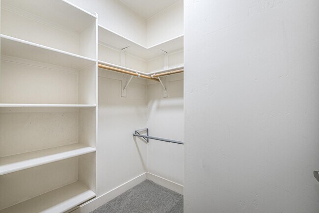 Building Photo - 945 E Playa Del Norte Dr