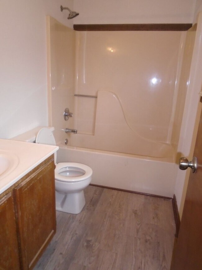 Building Photo - Timberlake  Apartments