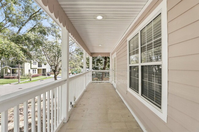 Building Photo - 820 Altaloma Ave