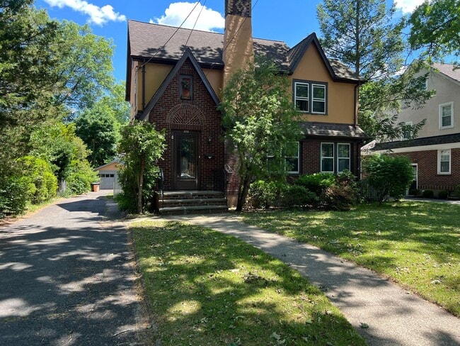 Building Photo - 325 Bogert Ave