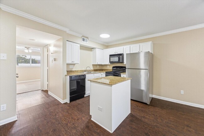 Building Photo - 300 Pecore St