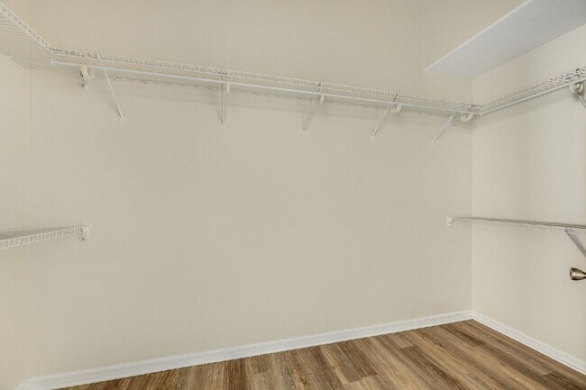 Building Photo - 4 BEDROOM POOL HOME IN SUNTREE!!!!!!!