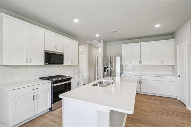 Building Photo - 711 Dotty Dr