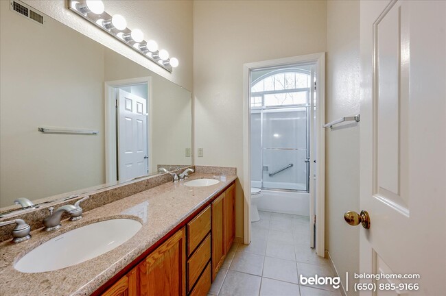 Building Photo - 511 Saint Thomas Ln
