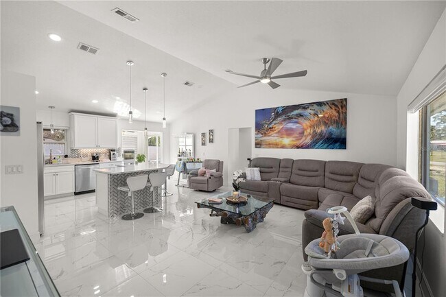 Building Photo - 7191 Hemlock Rd