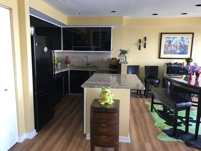 Building Photo - Beautiful Condo for Rent