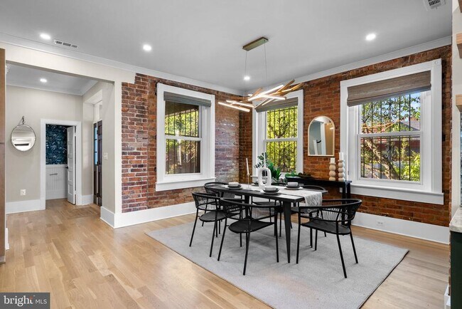 Building Photo - 1616 Kilbourne Pl NW