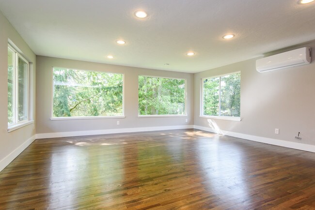 Building Photo - 11444 SE 72nd St