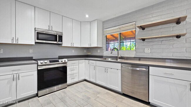 Building Photo - 6739 N 16th St