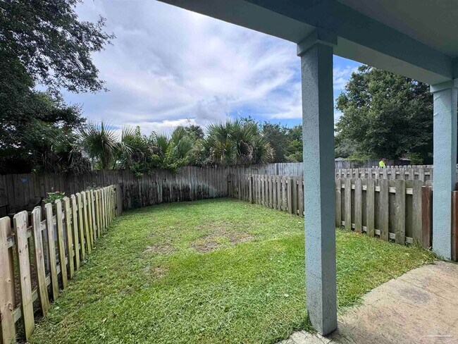 Building Photo - 2703 Bay Club Dr