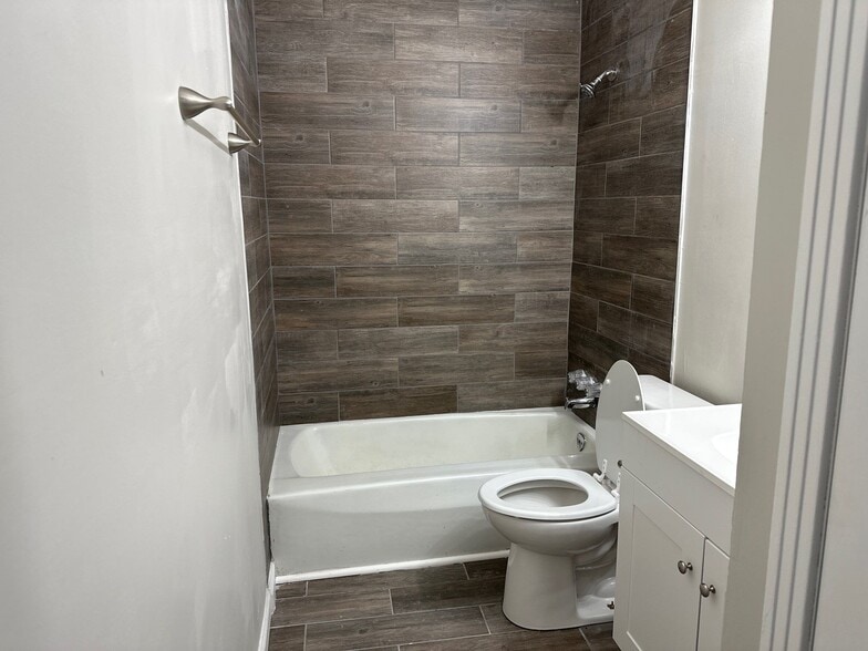 Building Photo - 237 Greenfield Dr