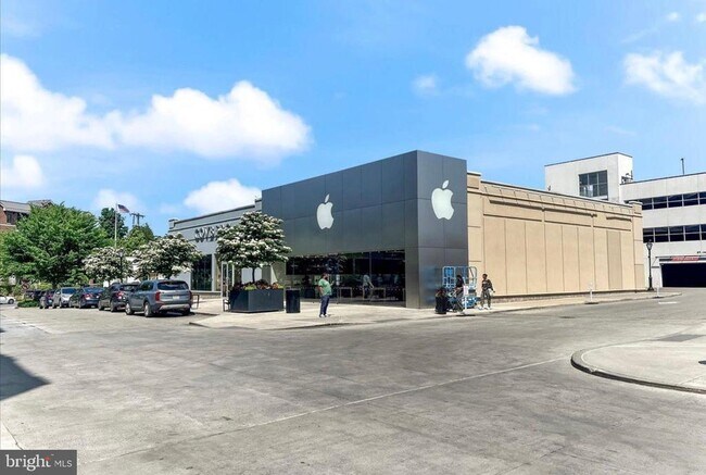 Building Photo - 383 Lakeside Rd
