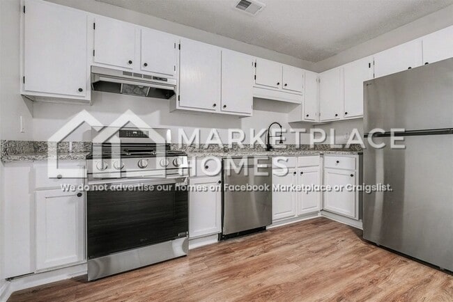 Building Photo - 5130 Lakeview Ct