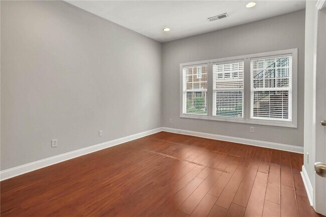 Building Photo - 3026 Eltham Pl