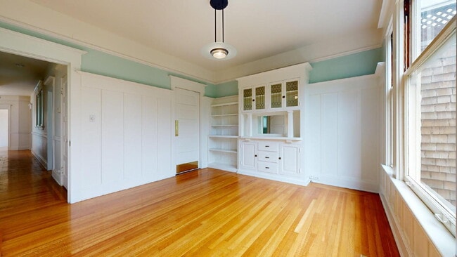 Building Photo - Charming 2BR/1BA in Cole Valley – Garage Parking, In-Unit Laundry & Private Backyard