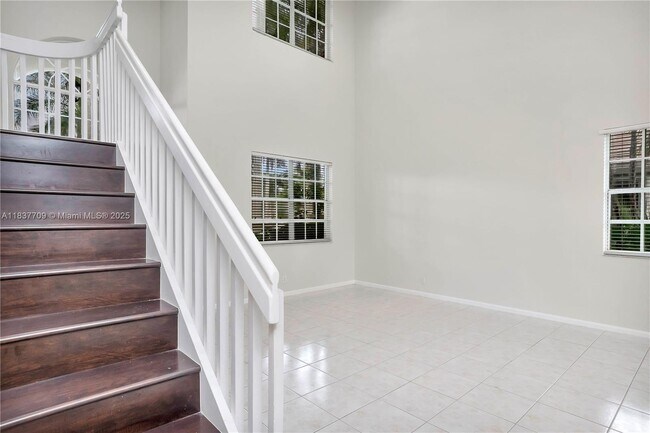 Building Photo - 2527 Eagle Run Dr