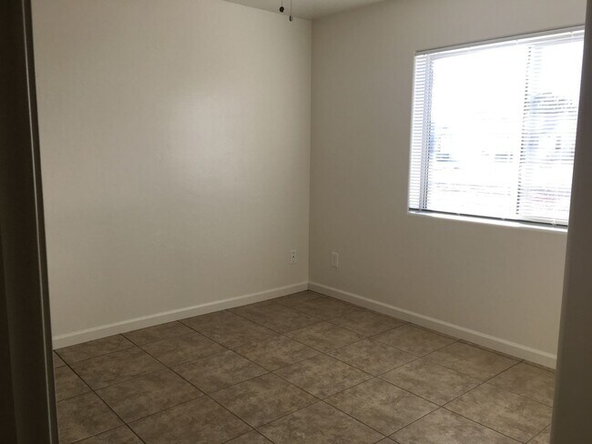 Building Photo - 4483 N Miner Rd