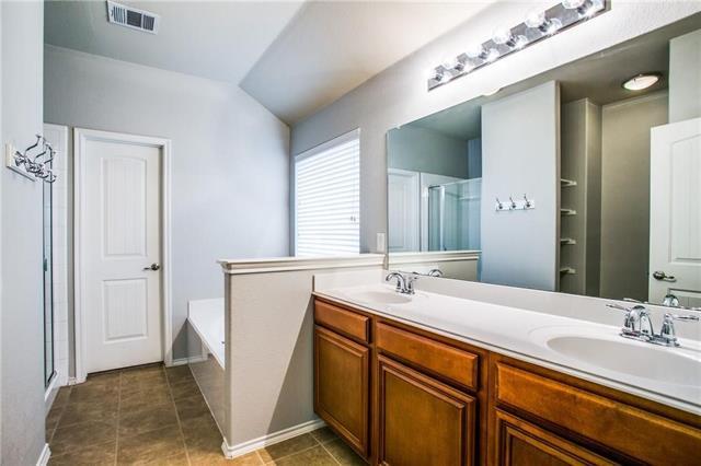 Building Photo - 9721 Sleepy Hollow Dr