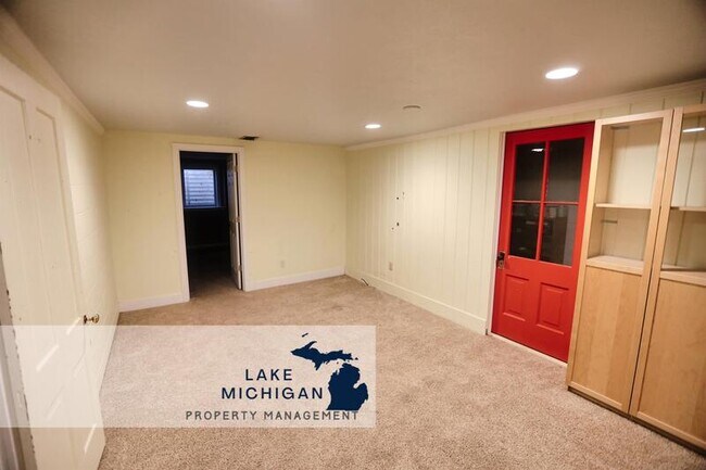 Building Photo - 1687 32nd Ave