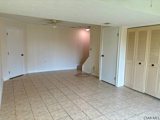 Building Photo - 427 Devon Dr