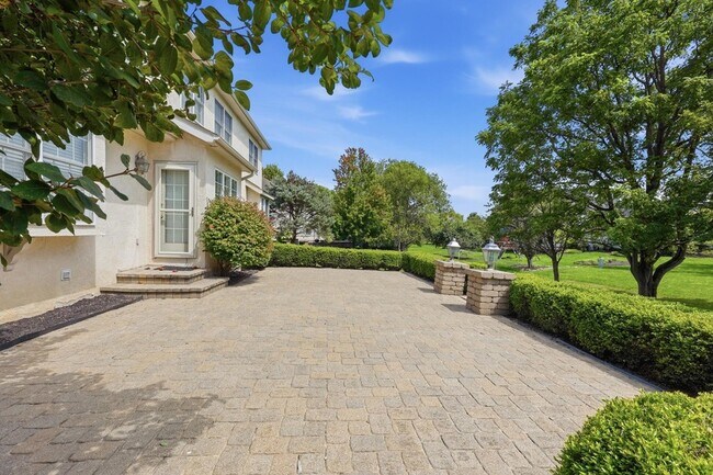 Building Photo - 4823 Vista Ridge Dr