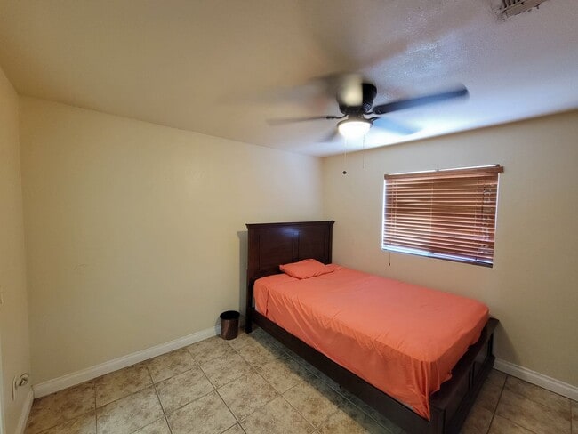 Building Photo - Beautiful Home available in Calexico