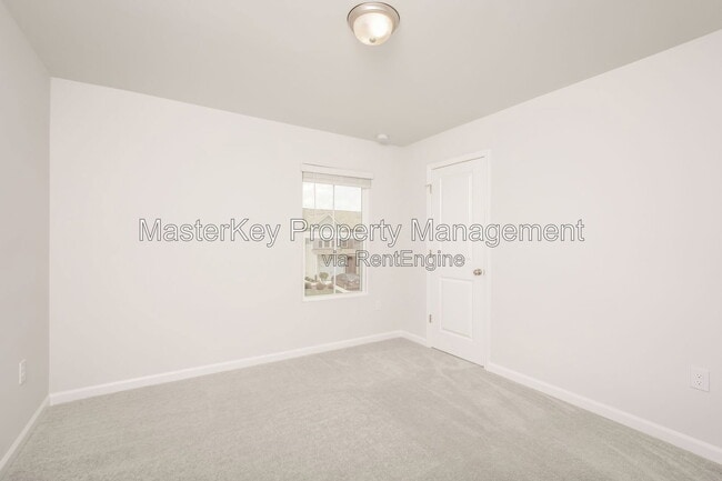 Building Photo - 804 McKenzie Pk Ter