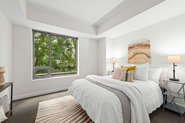 Building Photo - Bright Corner 1Bed/1Bath Condo in the Heart of Downtown Seattle!