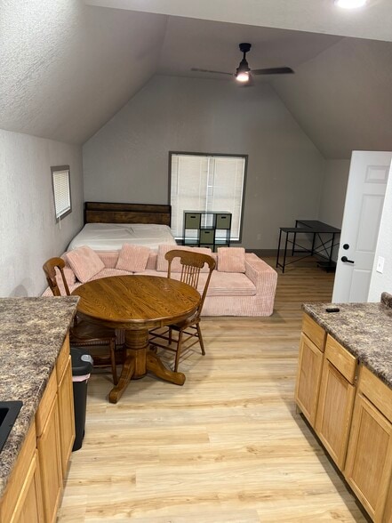 Living room - 216 N Sheridan St