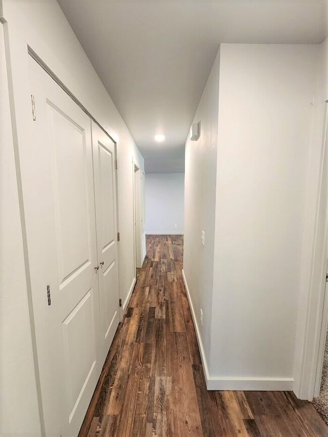 Building Photo - New 3 Bed 2 Bath Duplexes SW 40th & Shields Blvd