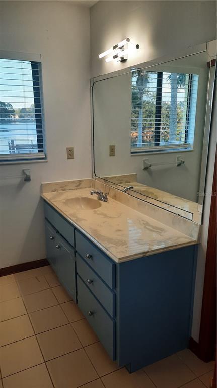 Building Photo - 62 Burbank Dr