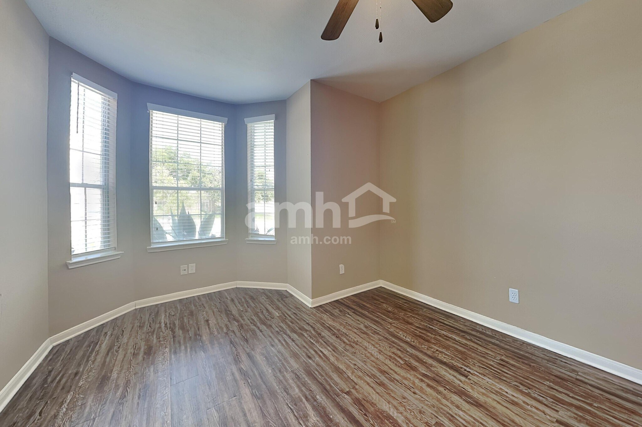 Building Photo - 7418 Jacobs Well Dr