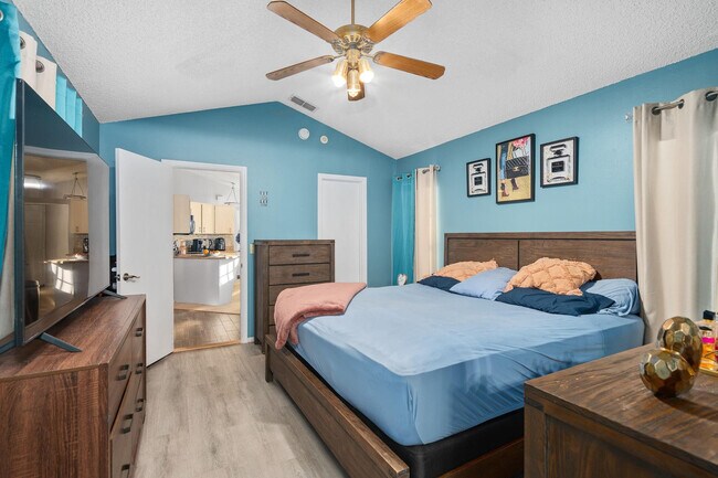 Building Photo - 782 Olympic Cir