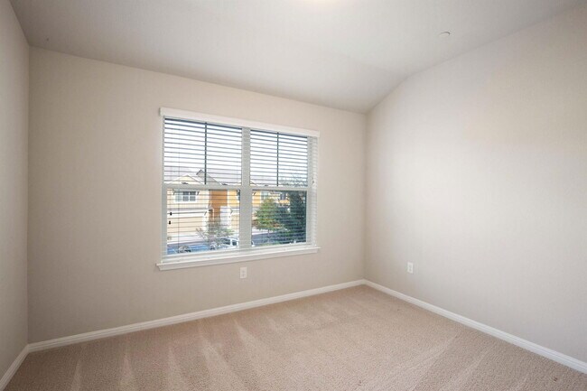 Building Photo - 516 E Slaughter Ln