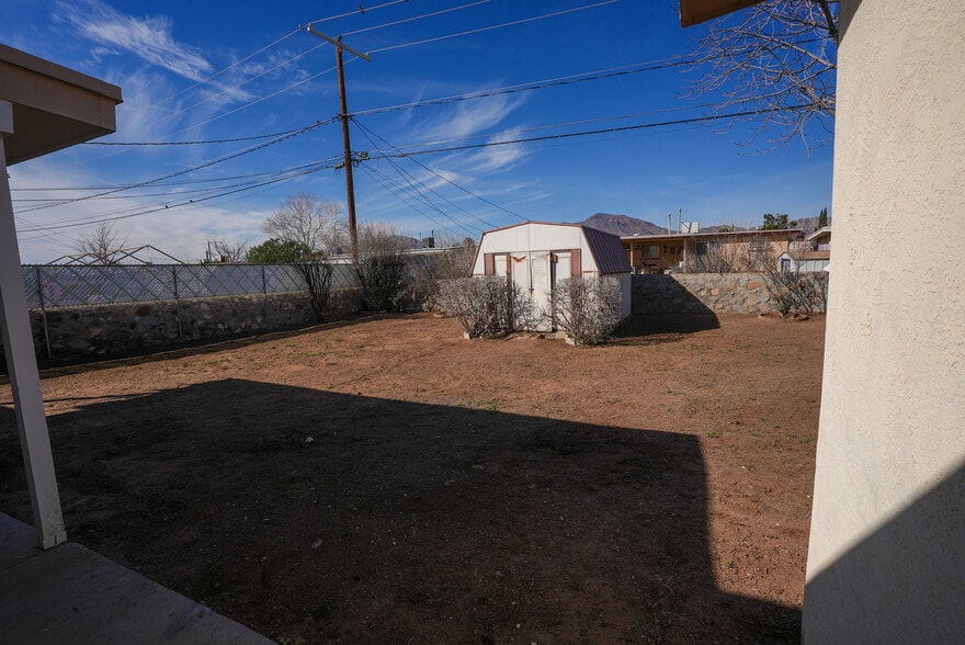 Building Photo - 10525 Champlain St