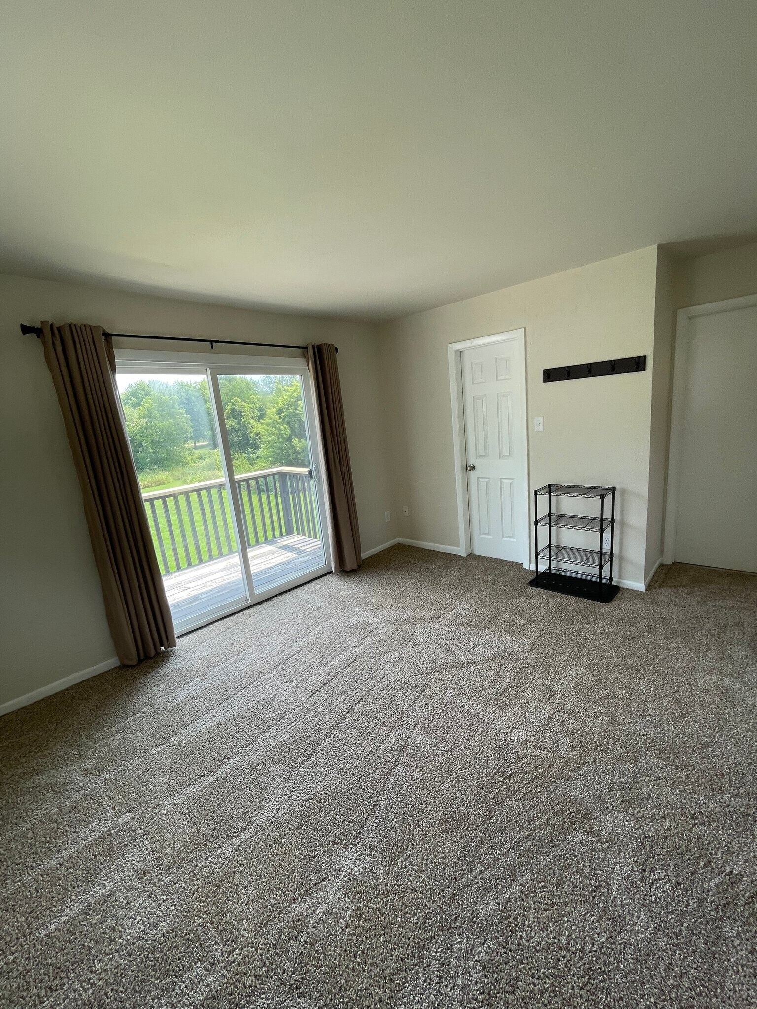 Building Photo - 120 Karen St