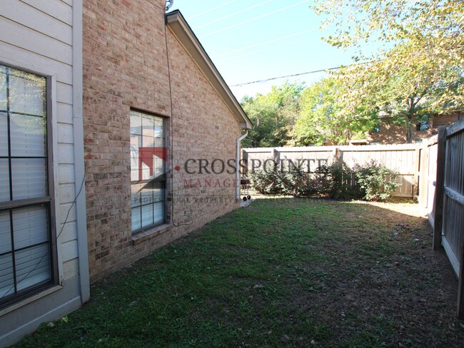 Building Photo - 2 Bedroom 2.5 Bath Townhome, Tyler TX!