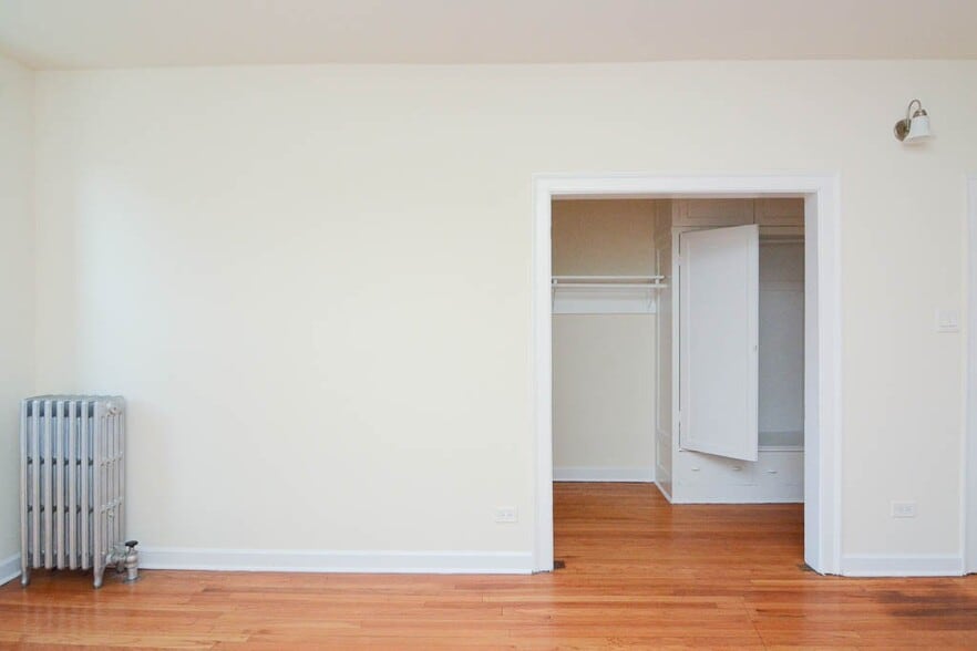 Building Photo - 2737 N Spaulding Ave