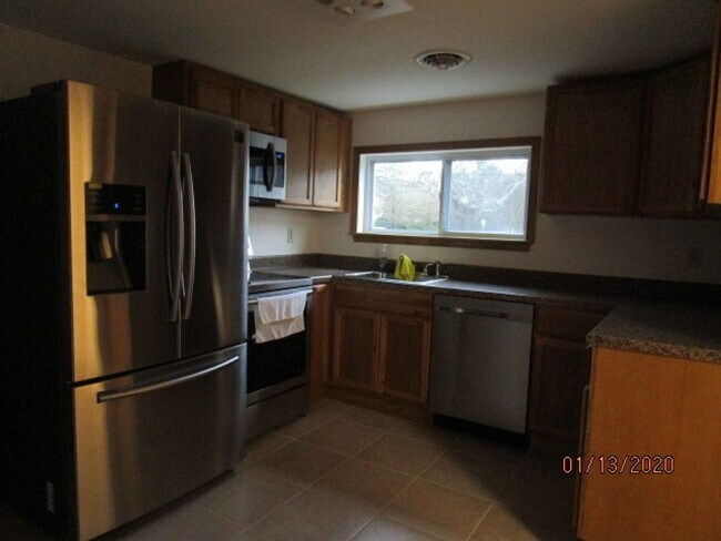 Building Photo - Deep Creek South