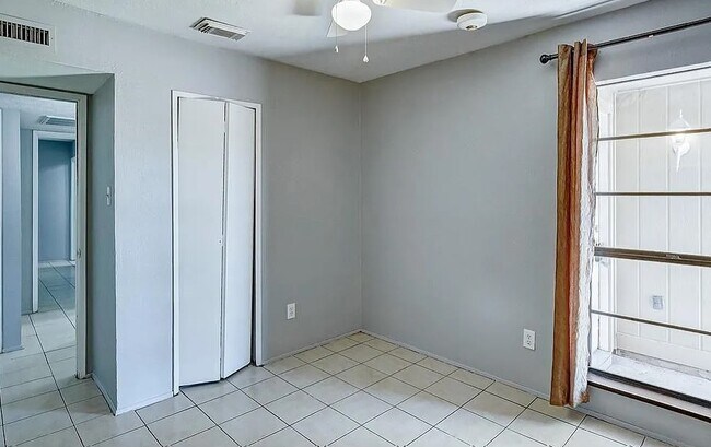 Building Photo - 17302 S Yorkglen Dr