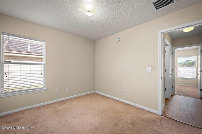 Building Photo - 929 Raindrop Ln